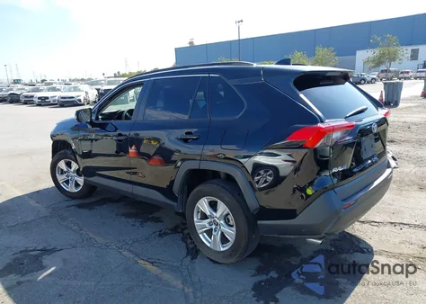 2021 Toyota Rav4 Xle z USA, uszkodzony, nr VIN 2T3P1RFV8MW226260